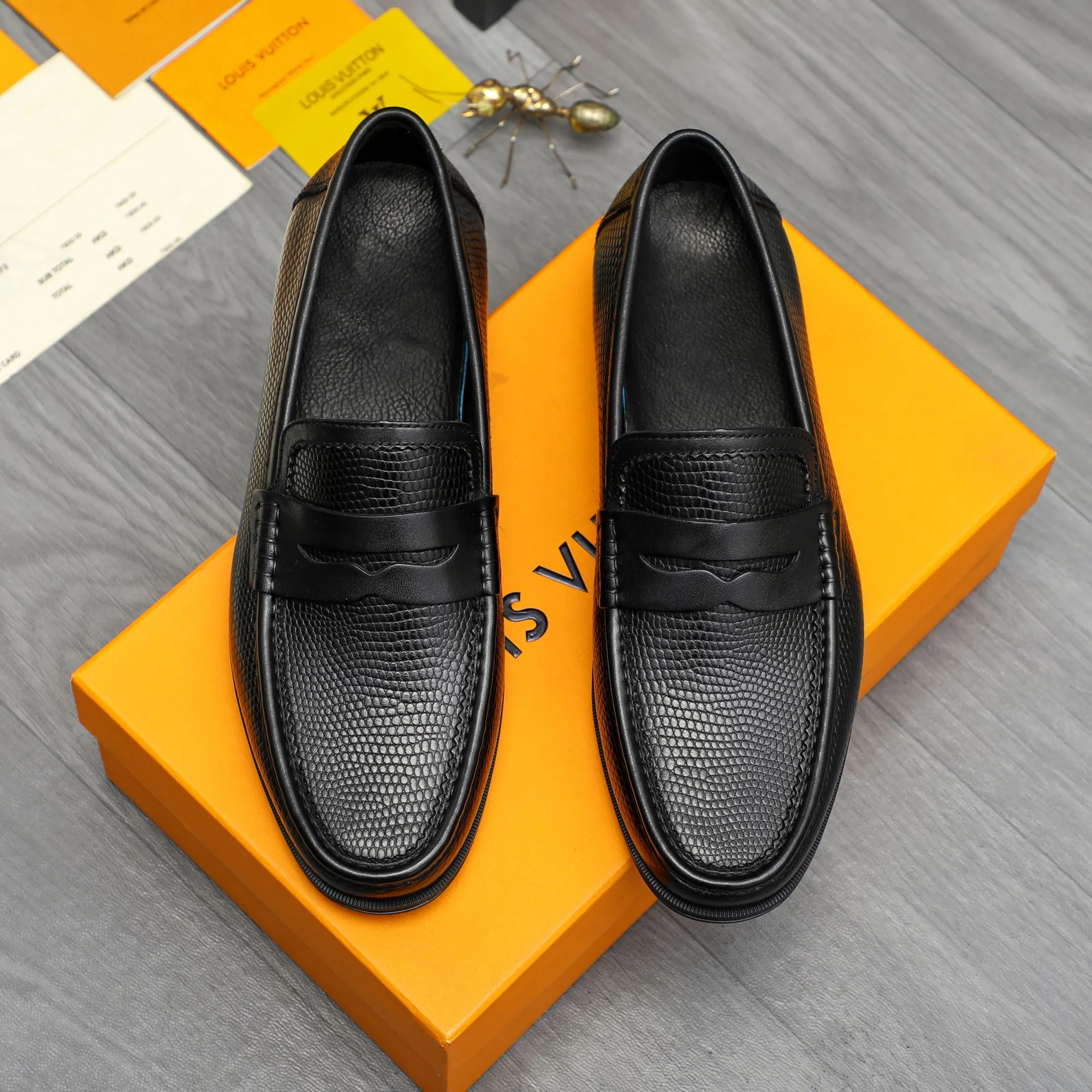Men's shoes 💰p442 Product trademark: LV (Louis Vuitton) business slip-on leather shoes. Regular size: 38-46 (45.46 is custom-made and non-refundable) Product materials: Selected high-quality grained cowhide upper, cowhide lining, rubber outsole